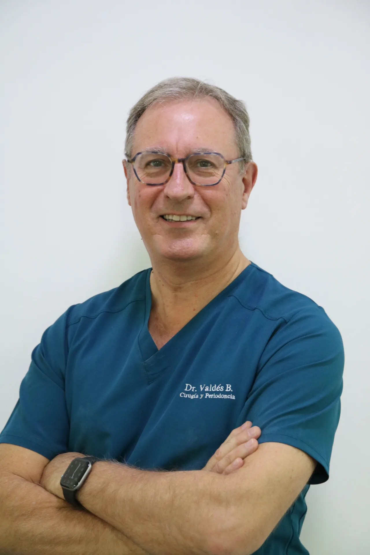 Tratamiento de recesión gingival en PerioMax Alicante