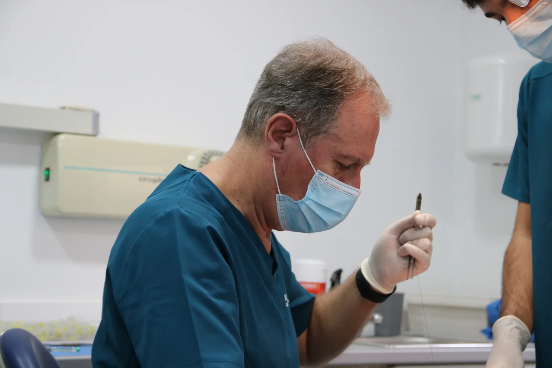 Equipo clínico de PerioMax especializado en periodoncia e implantes en Alicante