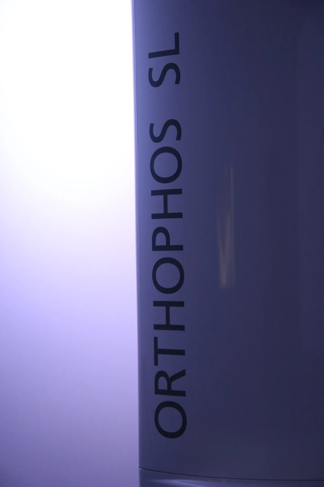 Radiología CBCT 3D Orthophos para planificación de implantes dentales en PerioMax Alicante