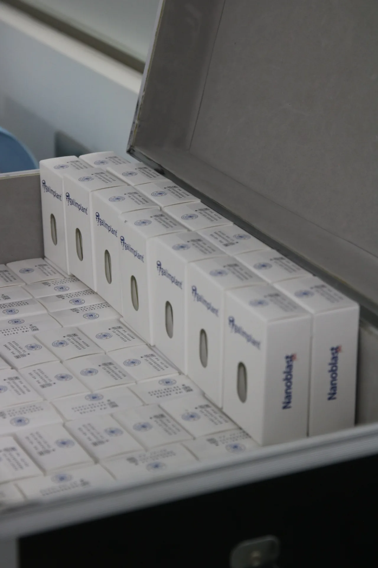 Implantes dentales Galimplant utilizados en clínica PerioMax Alicante para tratamientos de calidad