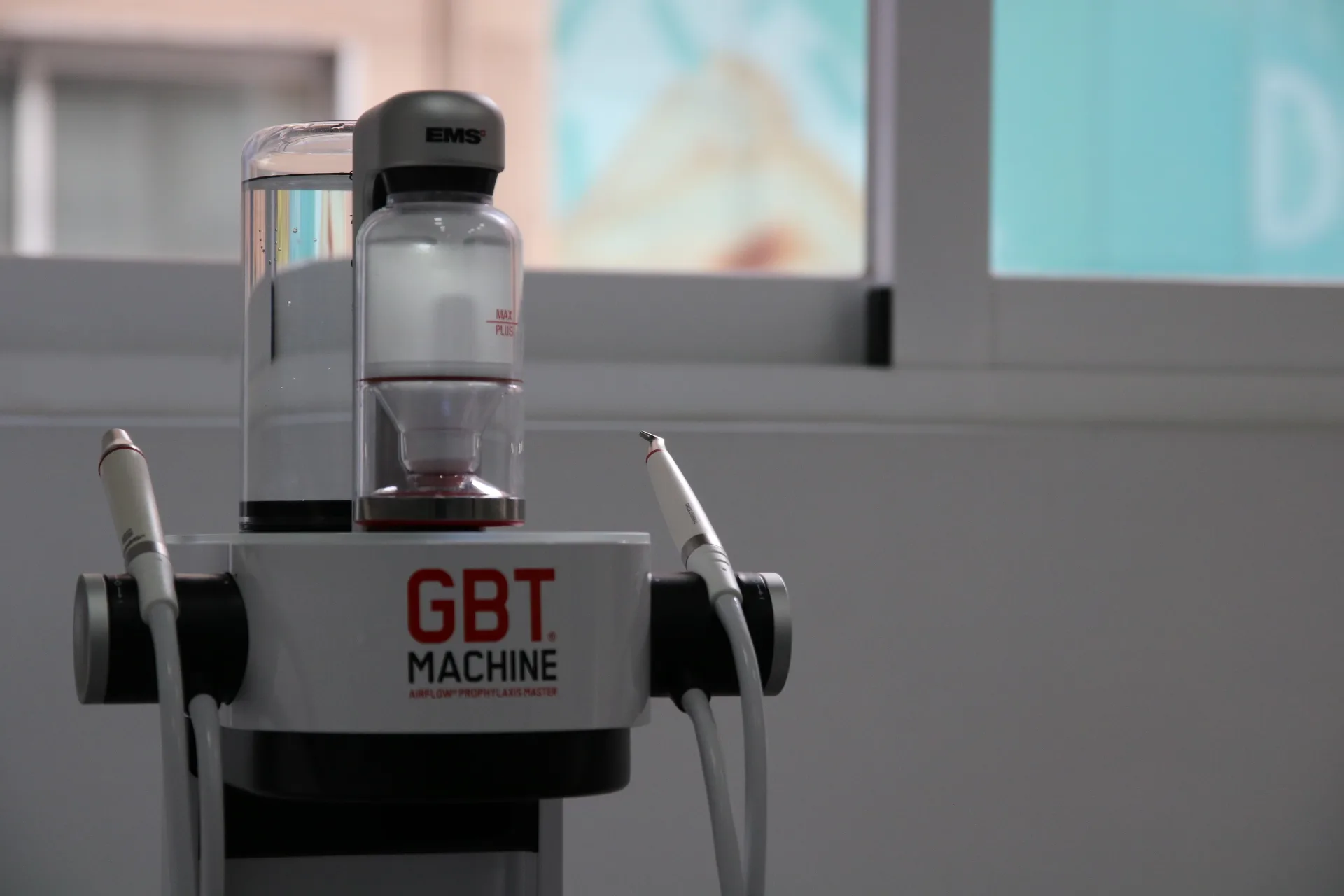 Equipo GBT Airflow Prophylaxis Master para limpieza dental profesional en PerioMax