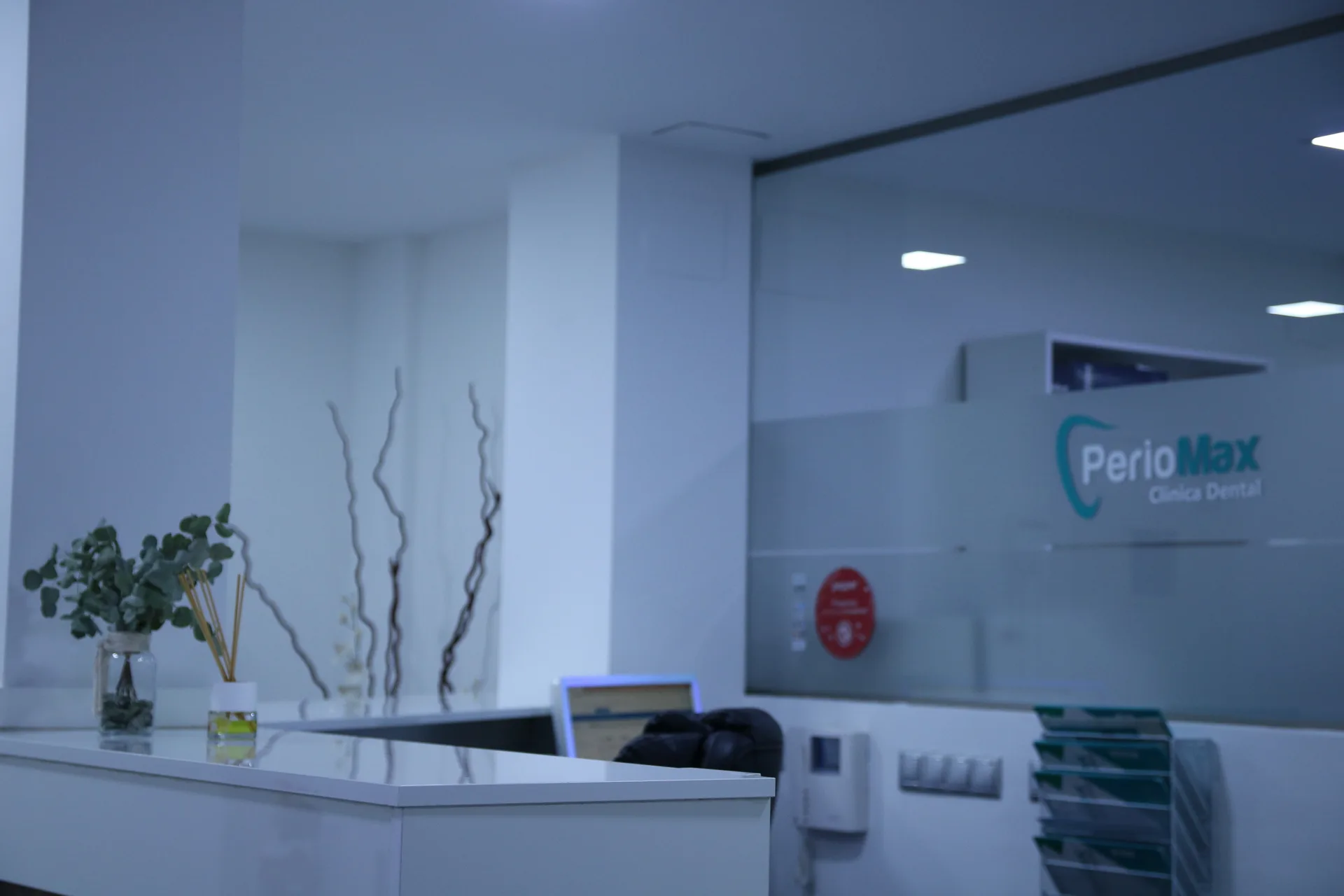 Equipo clínico de PerioMax especializado en periodoncia y salud sistémica