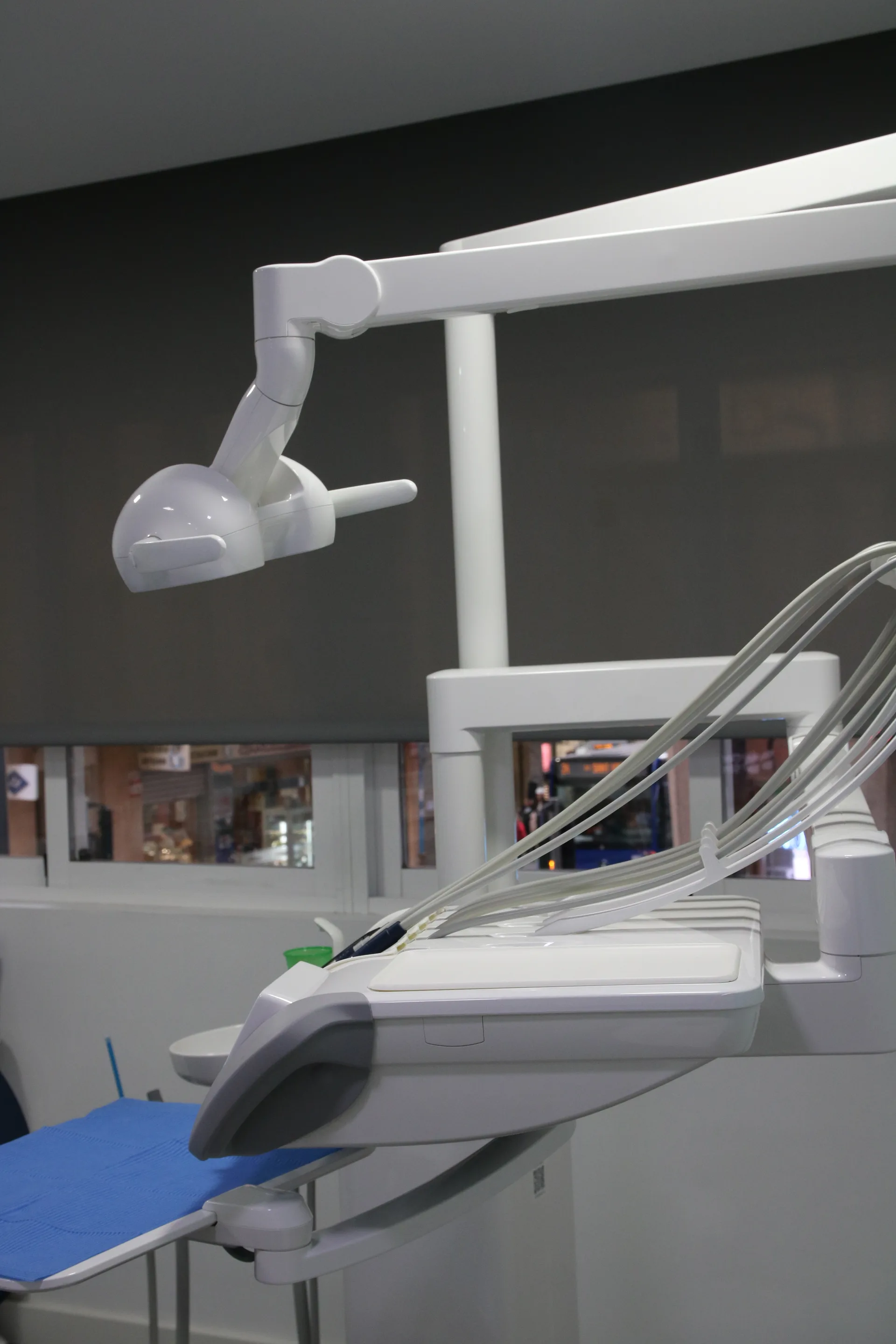 Restauración dental con composite de alta estética en PerioMax Alicante