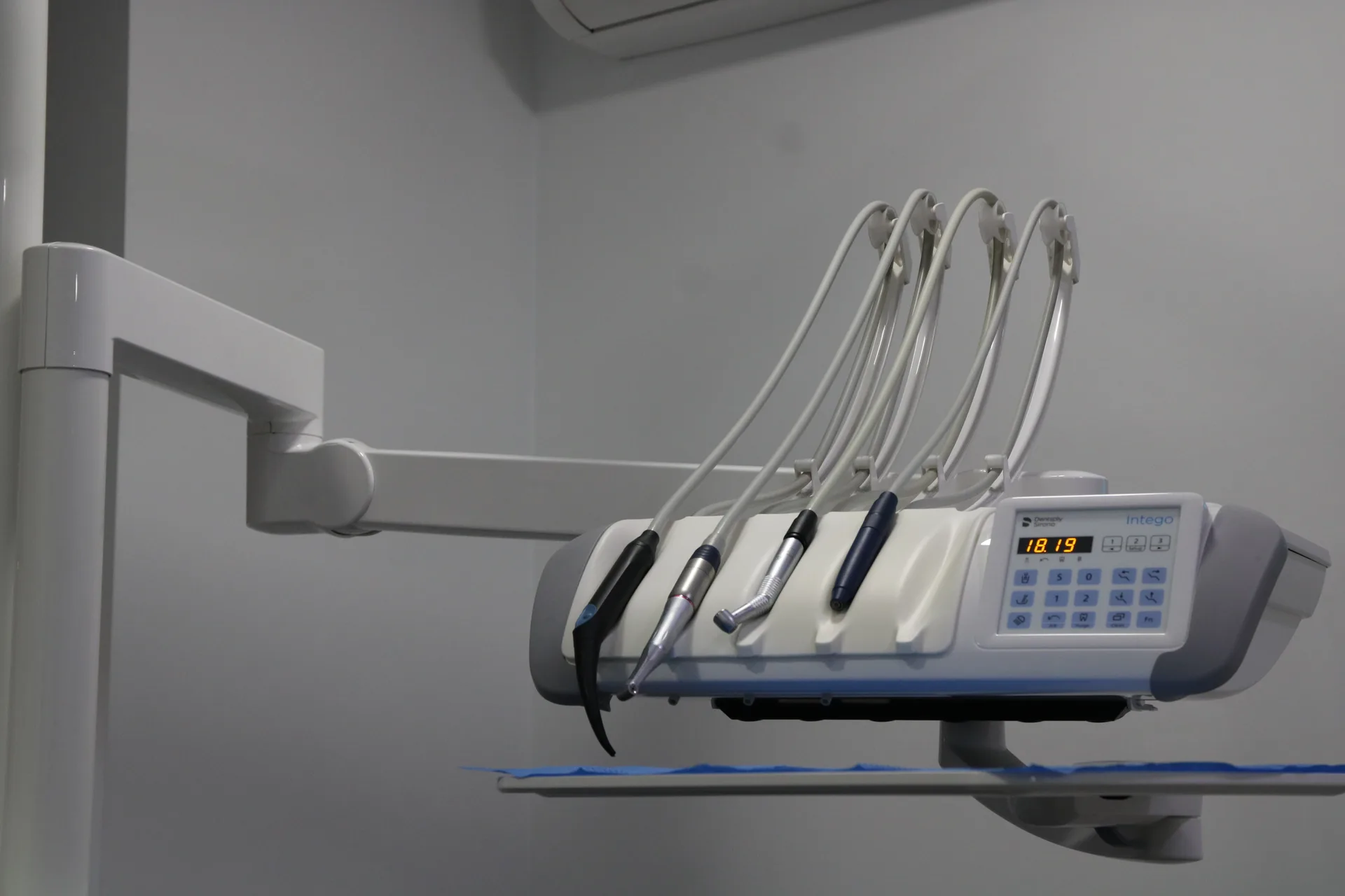 Instrumentación periodontal con curetas en PerioMax Alicante