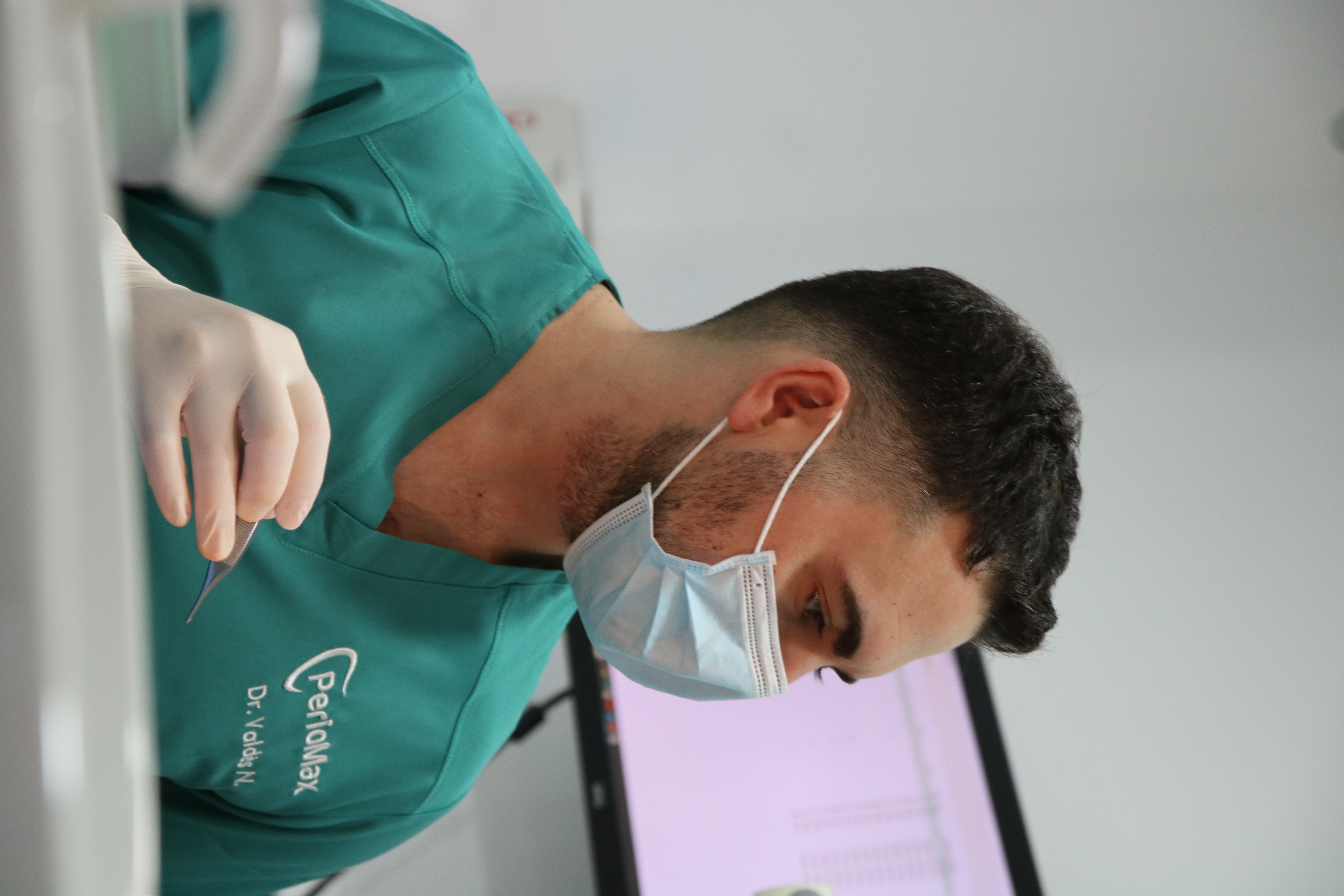 Dr. Andrés Valdés Navarro